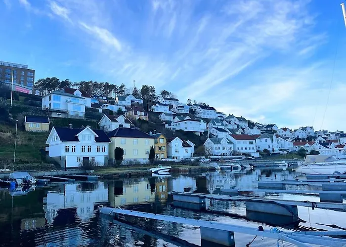 Unik Hytte Med Fjordutsikt
