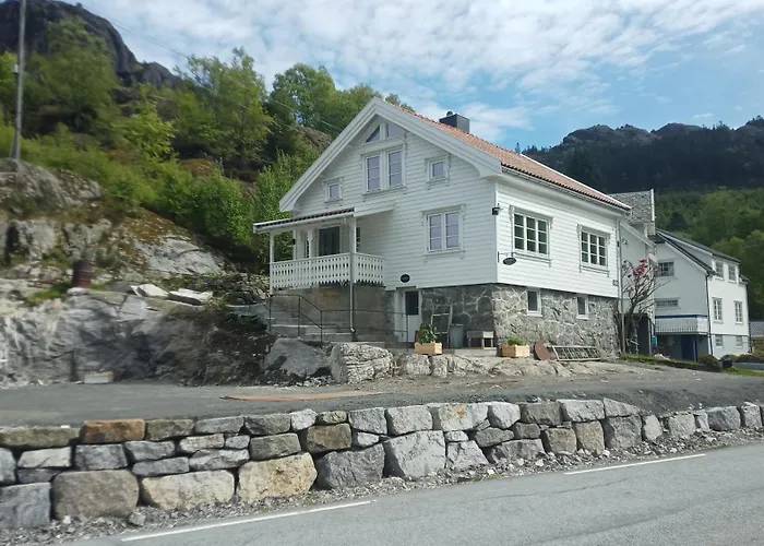 Jossingfjord Gjestehus Og Overnatting